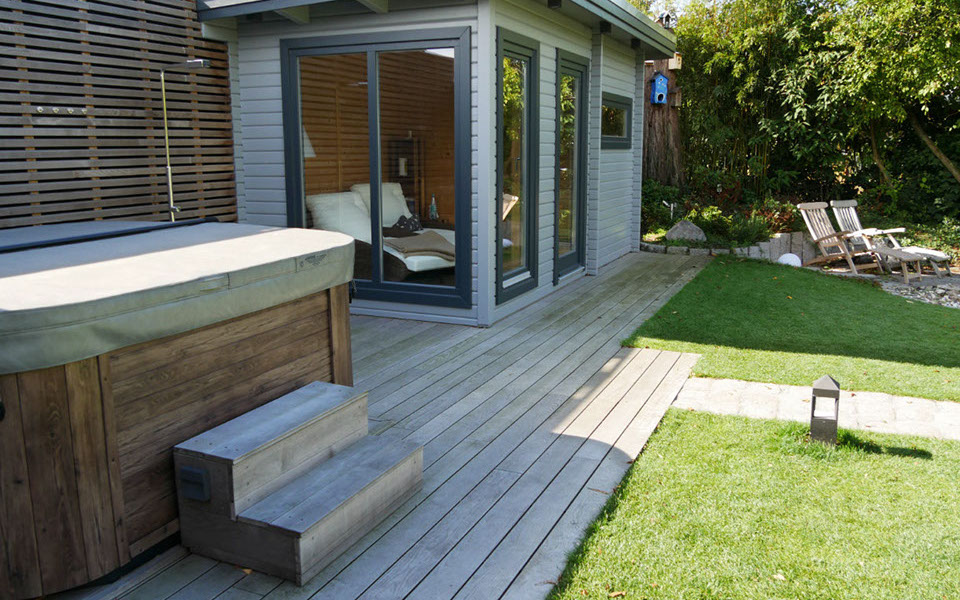 Whirlpool, Aussendusche, Gartensauna wie aus einem Guss, Gartenbau, Gartenplanung, Wesel