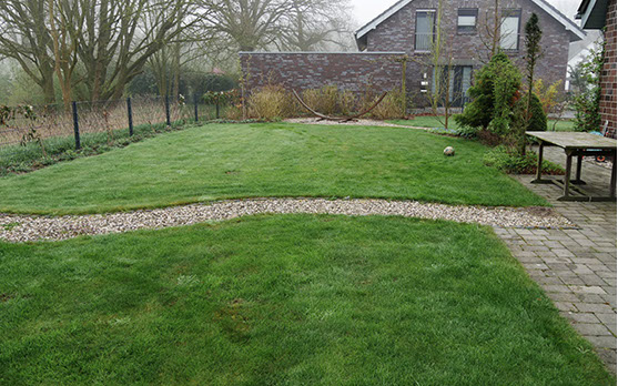 Wege im Rasen die nicht genutzt werden, Ostterrasse ist zu klein, Gartenplanung, Gartengestaltung, Gartendesign, Wesel, Gilhaus