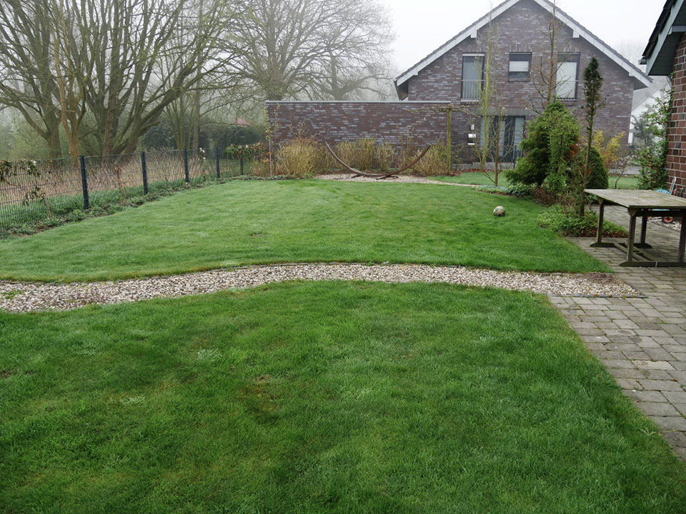 Wege im Rasen die nicht genutzt werden, Ostterrasse ist zu klein, Gartenplanung, Gartengestaltung, Gartendesign, Wesel, Gilhaus
