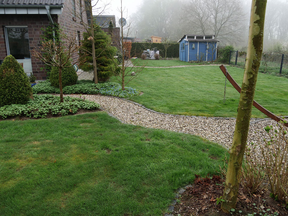 Kieswege im Rasen, kleiner Nutzgarten, Gartengestaltung, Gartenplanung, Wesel