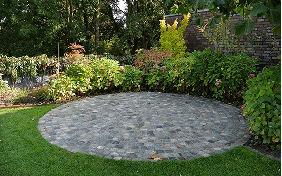 runde Pflasterflaeche, Sitzplatz, Sitzbereich, Terrasse, Gartenbau, Gartengestaltung, Wesel, Gilhaus